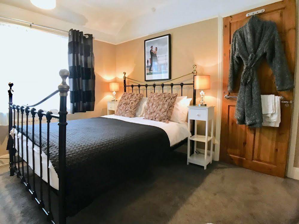 Sw Bed & Breakfast Swindon Eksteriør bilde