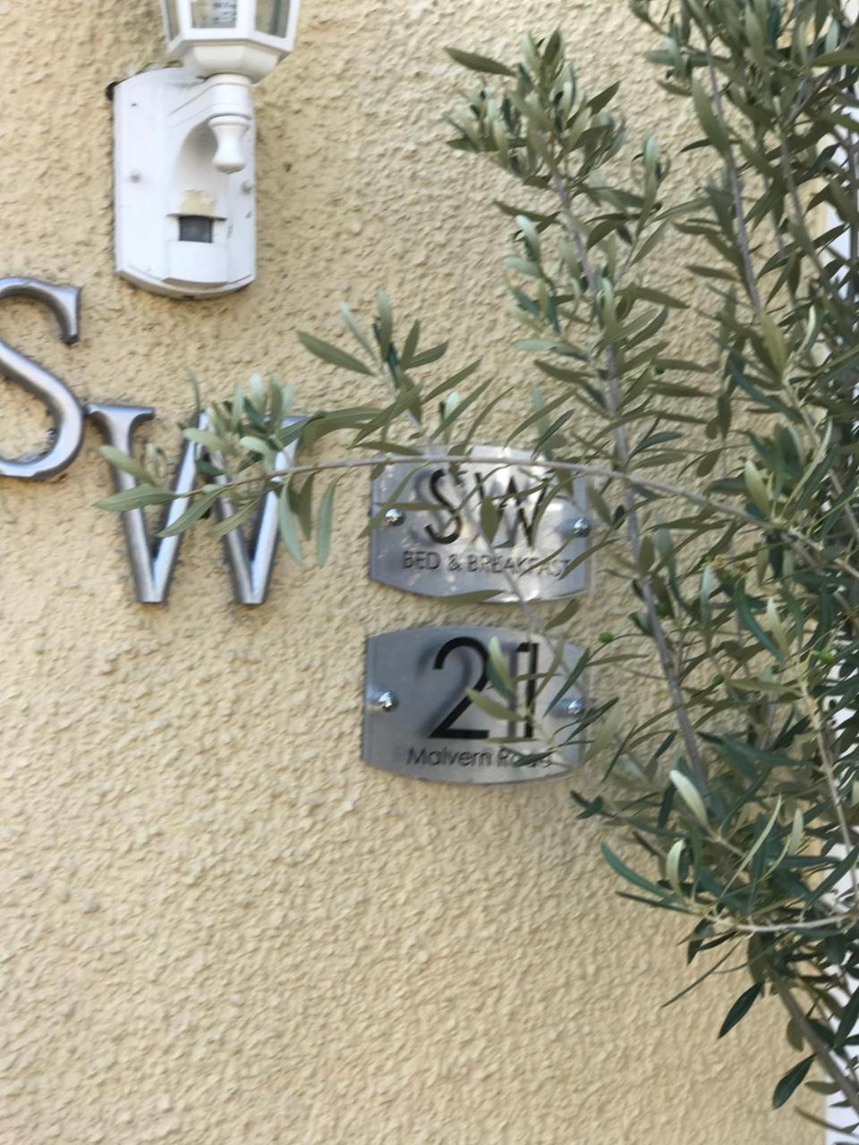 Sw Bed & Breakfast Swindon Eksteriør bilde